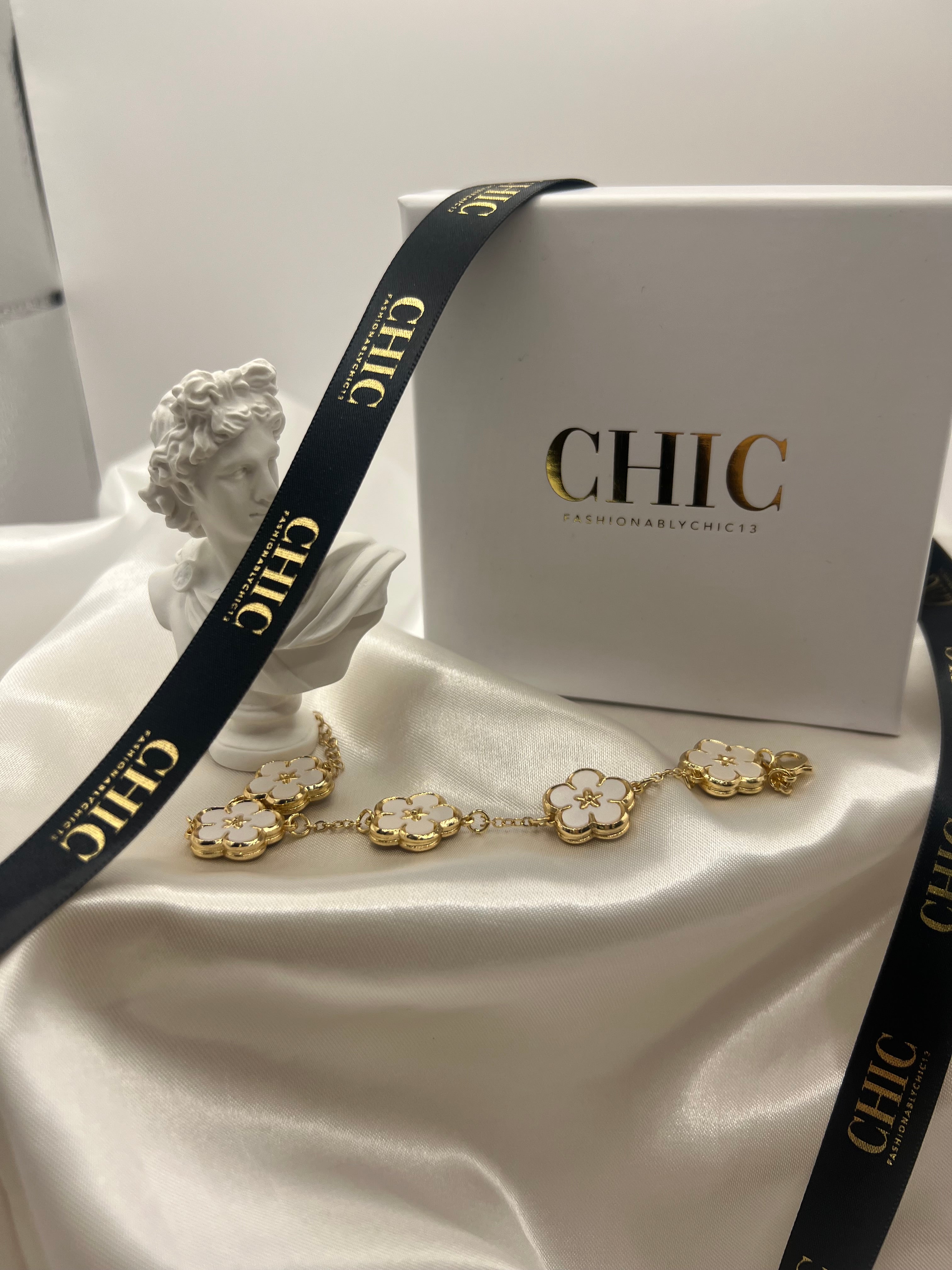 White and Gold Clover Bracelet
