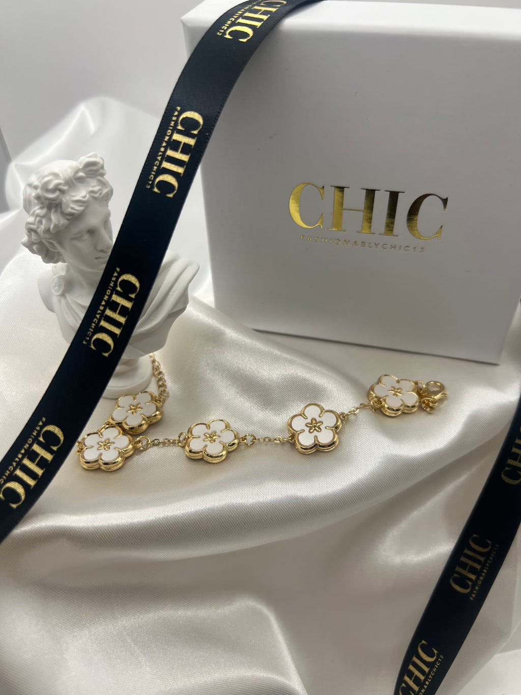 White and Gold Clover Bracelet