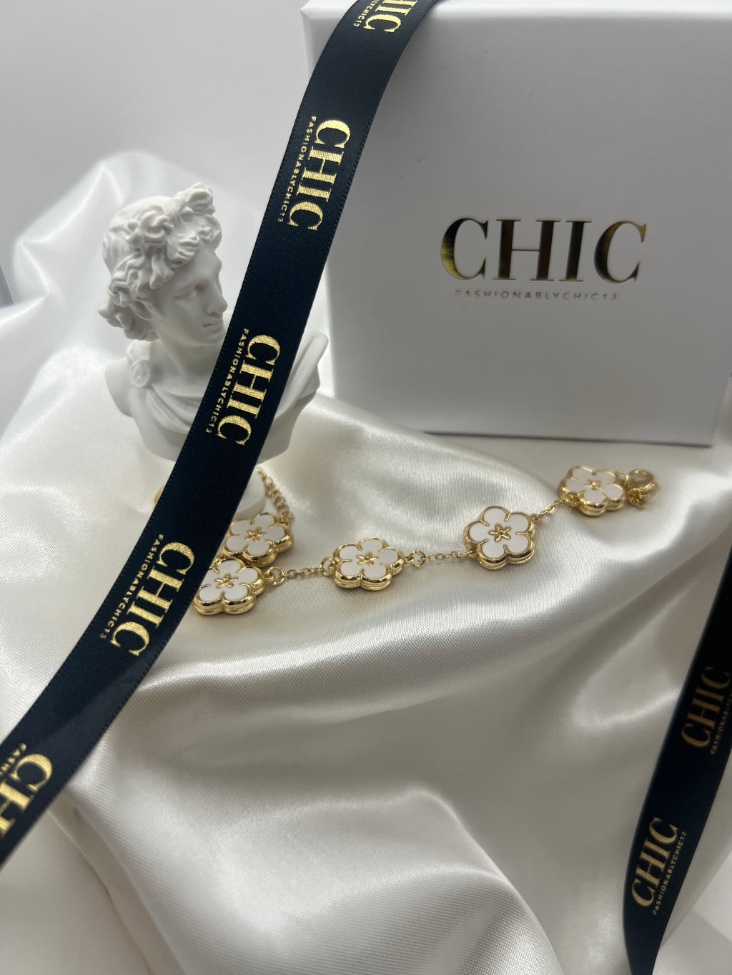 White and Gold Clover Bracelet