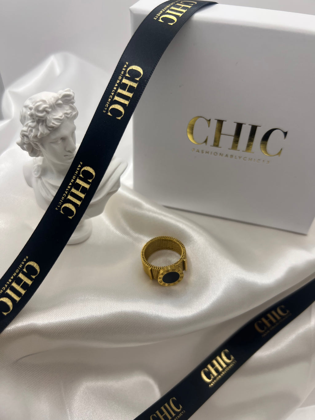 Roman Numerals Banded Gold Ring
