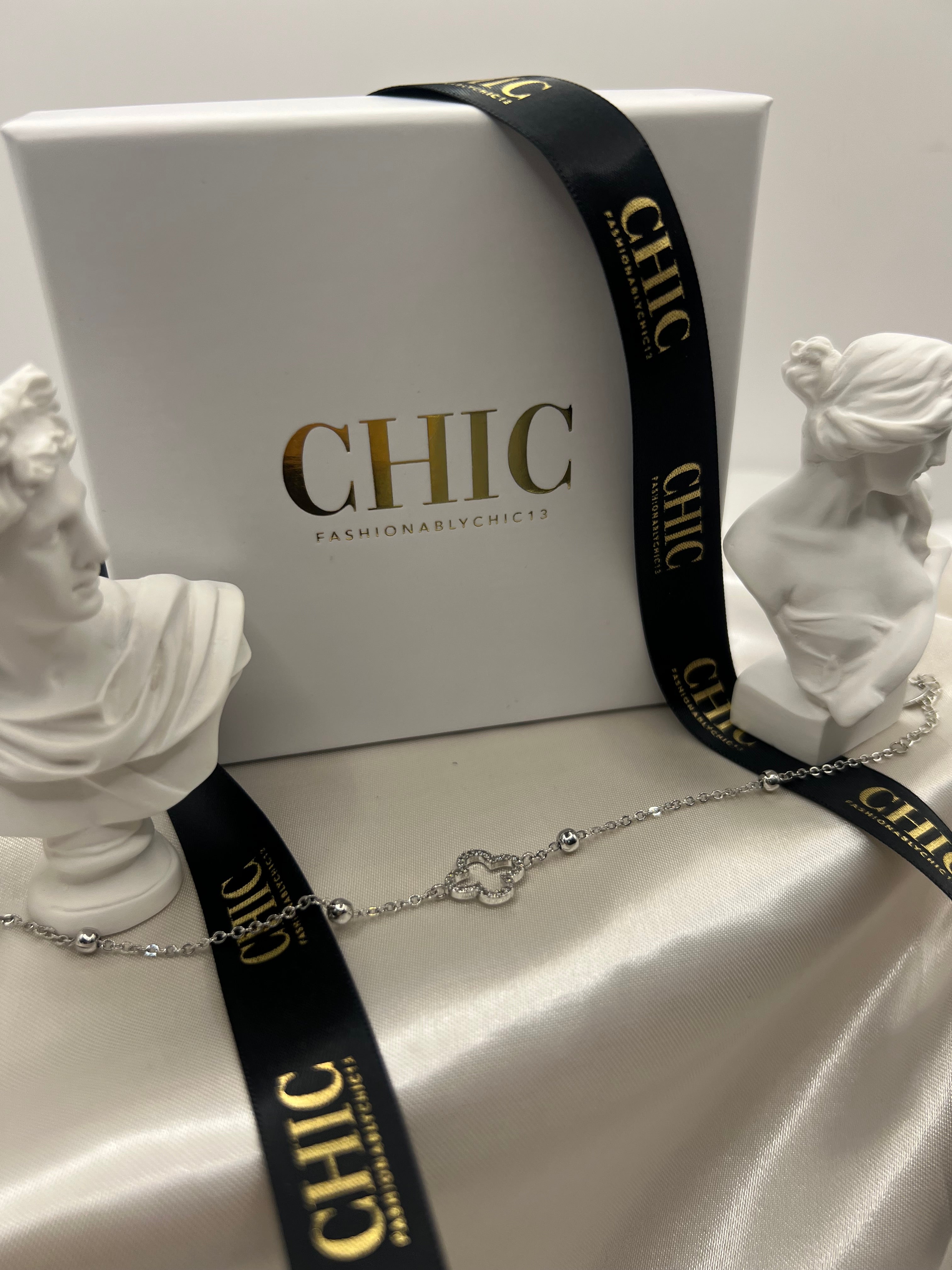 Glitter Small Clover Chain Bracelet