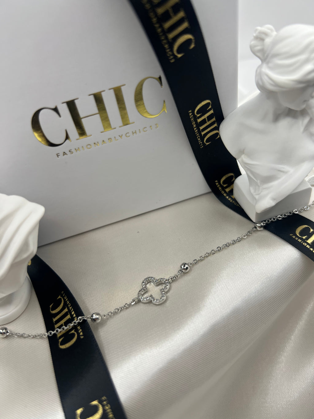 Glitter Small Clover Chain Bracelet