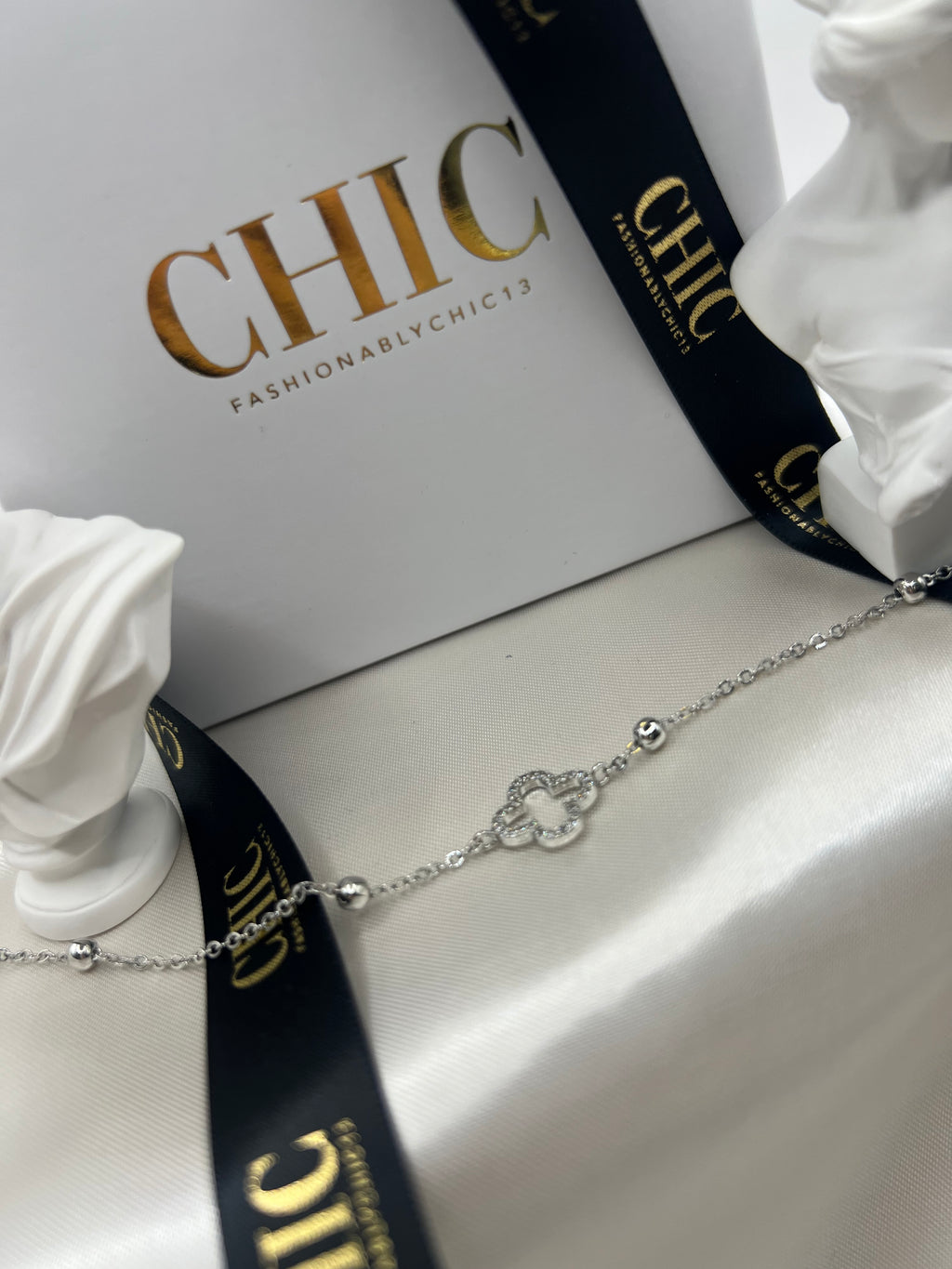 Glitter Small Clover Chain Bracelet