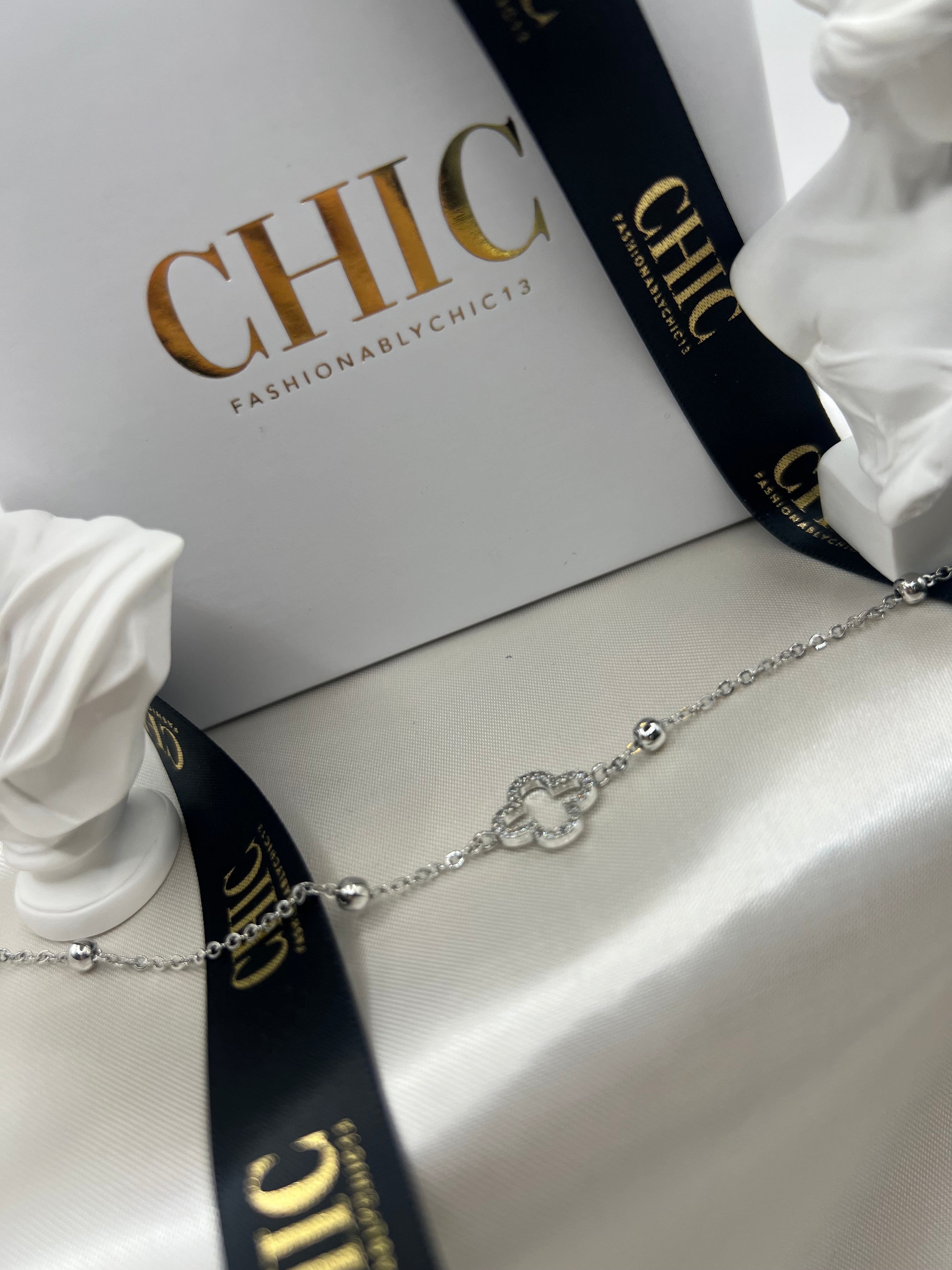 Glitter Small Clover Chain Bracelet