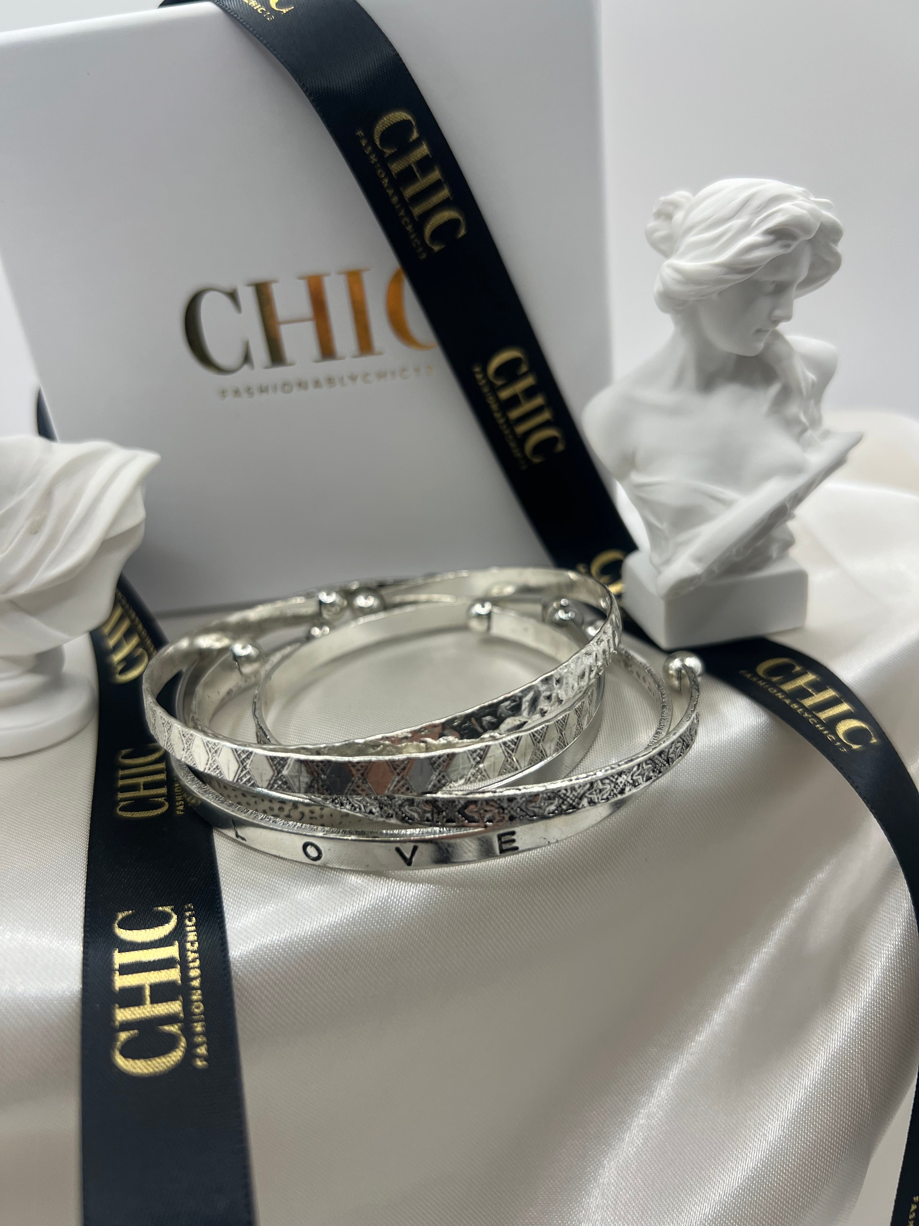 Sliver Bangle Set